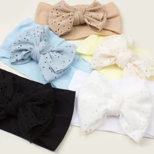 Détails de cinq bandeaux pour bébés en nylon avec nœuds brodés et motifs ajourés