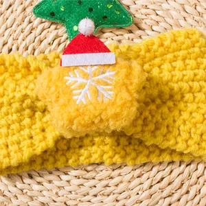 Gelbes gestricktes Baby-Weihnachtsstirnband mit Paillettenbaum und Stern