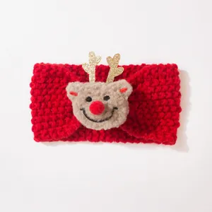 Detail eines roten Weihnachts-Baby-Stirnbandes mit 3D-Rentier und glänzenden Pailletten