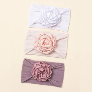 Lot de 3 bandeaux bébé en nylon avec grandes fleurs de rose en satin aux tons pastel doux