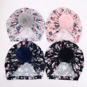 Bonnets turban à fleurs pour bébé avec pompons duveteux en quatre couleurs