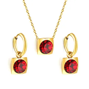 Conjunto de joyas minimalista dorado con colgante de gema roja y pendientes cuadrados