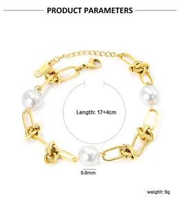 Detailansicht des goldenen Knotenarmbands mit drei Perlen und Angabe der Länge 17+4cm