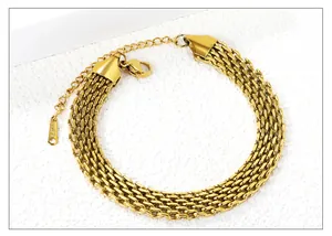 Dettaglio del bracciale intrecciato multifilo in acciaio inossidabile placcato oro 18k