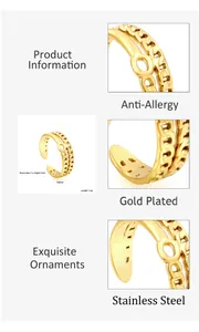 Détail macro de la bague en acier inoxydable plaqué or 18 carats avec anneau réglable