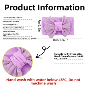 Details des lila Waffelstrick-Babystirnbandes mit großer Schleife und Maßen