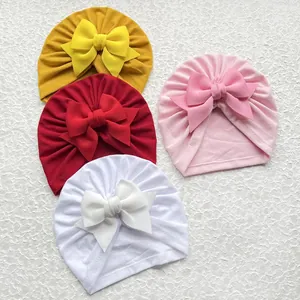 Lot de 4 bonnets bébé en coton doux avec grands nœuds en jaune, rouge, rose et blanc