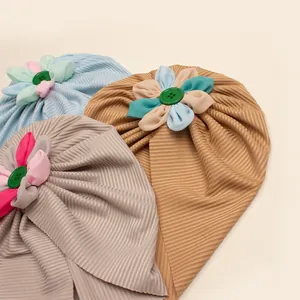 Bonnets turban pour bébé en tricot doux avec fleurs bleu clair, kaki et gris