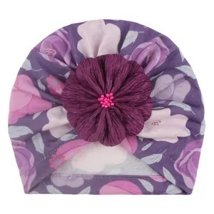 Baby Turban Mütze mit großer lila Blume und weichem Blumendruck für Neugeborene