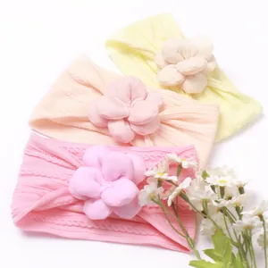 Lot de trois bandeaux bébé en nylon torsadé avec grandes fleurs aux tons pastel doux