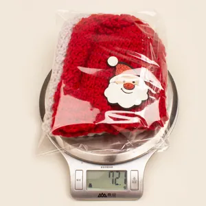 2er-Set Weihnachtsstrickmützen für Babys, 72,1g schwer auf einer Waage verpackt