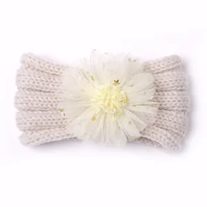 Bandeau hiver bébé tricoté blanc crème avec une grande fleur en tulle et des étoiles