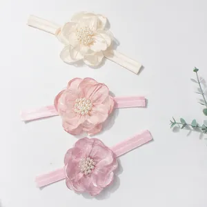 Set van drie elastische babyhaarbanden met chiffon bloemen en parels in zachte kleuren