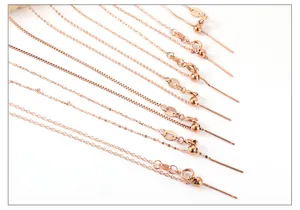 Detailansicht roségoldener 1mm Edelstahlketten mit verstellbarem Silikonschieber und Nadelverschluss