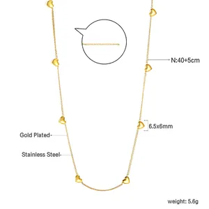 Collier en acier inoxydable plaqué or avec petits pendentifs en cœur et chaîne fine
