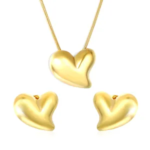 Parure de bijoux coeur doré avec collier et boucles d'oreilles en acier poli 3D