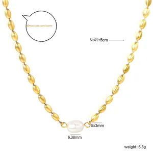 Collar de cuentas en acero inoxidable chapado en oro 18k con colgante de perla