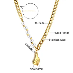 Collar de acero inoxidable bañado en oro de 18k con perlas blancas y colgante de mano