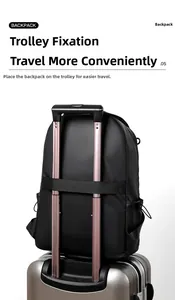 Dettaglio dello zaino nero porta PC con pratica fascia per trolley per il viaggio