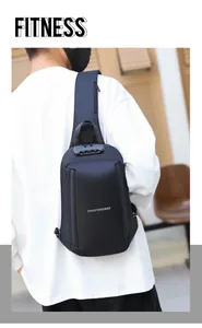 Détail du sac de poitrine noir étanche avec serrure de sécurité à combinaison à trois chiffres