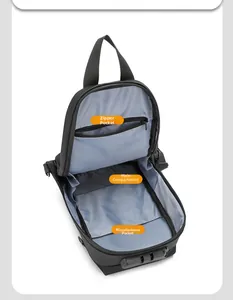 Compartiments internes détaillés du sac de poitrine étanche avec serrure antivol à code
