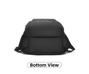 Vue détaillée des coutures renforcées du fond et des anneaux en D de ce sac bandoulière noir