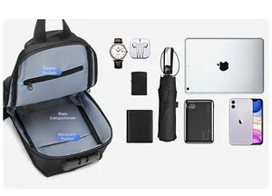 Detail der wasserdichten Brusttasche innen mit Diebstahlsicherung und Fächern