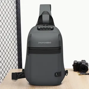 Sac de poitrine étanche avec serrure antivol à combinaison et grande capacité voyage