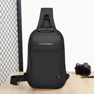 Sac de poitrine étanche avec serrure à code antivol et grande capacité de stockage