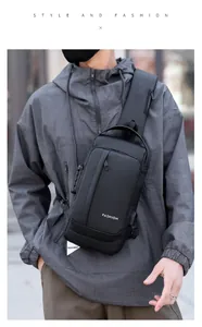 Detail der wasserdichten Brusttasche mit Diebstahlsicherung und USB-Ladeanschluss