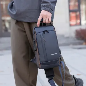 Wasserdichte Anti-Diebstahl Brusttasche mit Zahlenschloss und USB-Anschluss für Herren