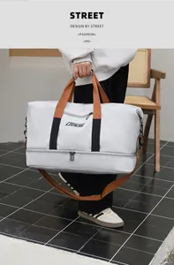 Detalle de la bolsa de viaje grande con compartimento para zapatos y material estanco