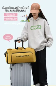 Sac de voyage jaune avec séparation sec-humide, compartiment à chaussures et sangle valise