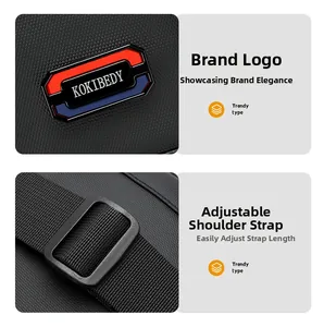 Detail van KOKIBEDY schoudertas met merklogo en verstelbare nylon schouderband