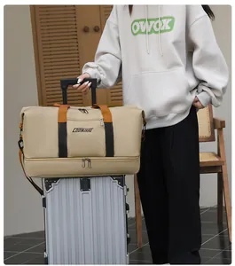 Bolso de viaje con banda para maleta y compartimento para zapatos sobre equipaje