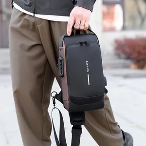 Sac bandoulière étanche avec verrou antivol, port USB et logo de mode imprimé