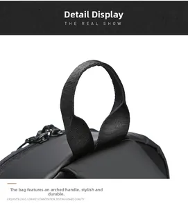 Détail de la poignée ergonomique en nylon et du tissu imperméable mat sur le sac à dos