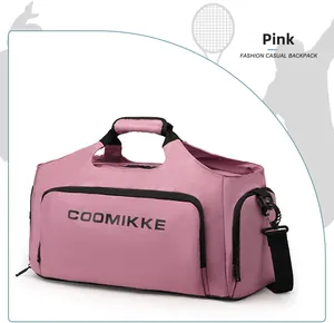 Sac de sport rose avec compartiment à chaussures séparé et bandoulière pour voyage