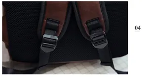 Détail du panneau arrière en mesh respirant et garniture en cuir PU sur sac à dos homme