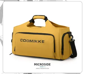 Vue détaillée du sac de voyage jaune avec logo et poignées noires résistantes