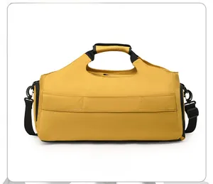 Vue arrière du sac de voyage jaune avec sangles renforcées et poignée noire