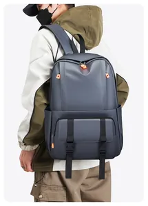 Seitenansicht des dunkelgrauen Rucksacks mit orangefarbenen Reißverschlussakzenten