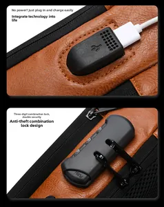 Detail der braunen Ledertasche mit USB-Ladeanschluss und Anti-Diebstahl-Zahlenschloss