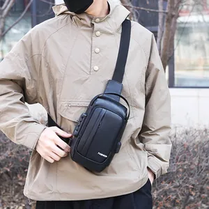 Herren Brusttasche in Schwarz mit Sicherheits-Zahlenschloss und genarbter Lederstruktur