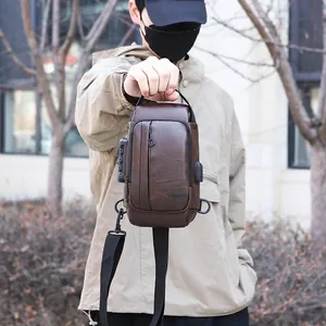 Herren Sling Bag in Braun aus Leder mit Anti-Diebstahl-Schloss und USB-Ladeanschluss