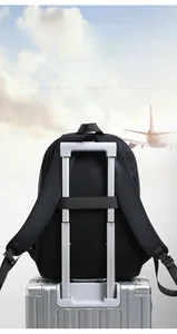 Herren-Laptop-Rucksack mit Trolley-Gurt zur sicheren Befestigung am Koffergestell