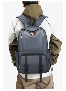 Dunkelgrauer wasserdichter Laptop Rucksack für Herren mit stylischen orangen Reißverschlussdetails