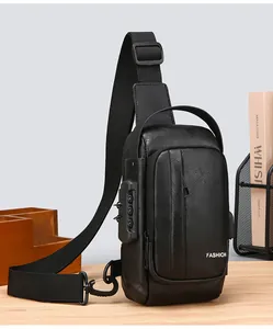 Détail du sac à bandoulière antivol noir avec serrure à combinaison et port USB