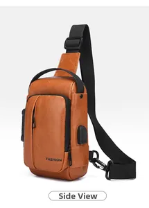 Detail der wasserfesten Herren-Brusttasche mit USB-Anschluss und Seitenreißverschluss