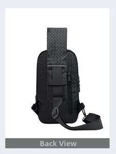 Rückansicht der schwarzen gewebten Brusttasche mit verstellbarem Gurt und Reißverschluss